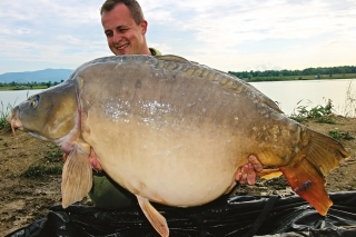 Tento 32,4 kg ťažký lysec korunoval úspešnú výpravu, pri ktorej mi náročný lov na veľkú vzdialenosť znovu priniesol vytúžené ovocie.