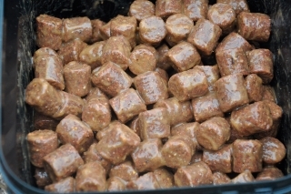 3. Poriadne premiešame a necháme chvíľku pôsobiť.