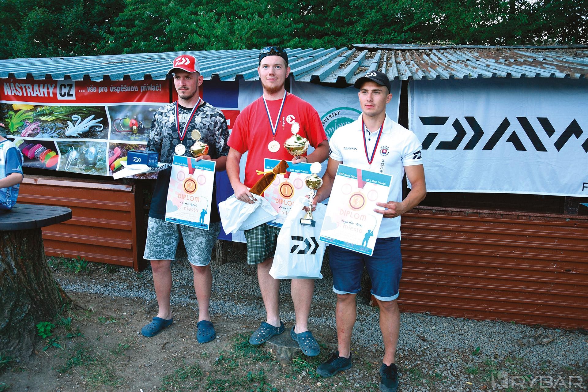 Víťazi v kategórii do 23 rokov: zľava, Patrik Lencsés, Martin Zacher a Peter Augustín.