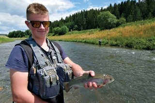 Tomáš a pstruh dúhový v Kežmarku.