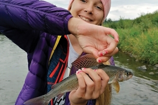 Elizabeth a jej prvý lipeň na muškárku v živote.