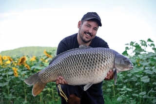 Šupináč presahujúci 18 kg, ulovený 2 metre od brehu.