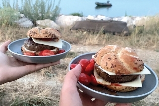 Burgery, ktoré si tradične chystáme na každej rybačke.
