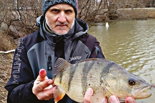 V správny čas na správnom mieste, zátoka pri priehrade.