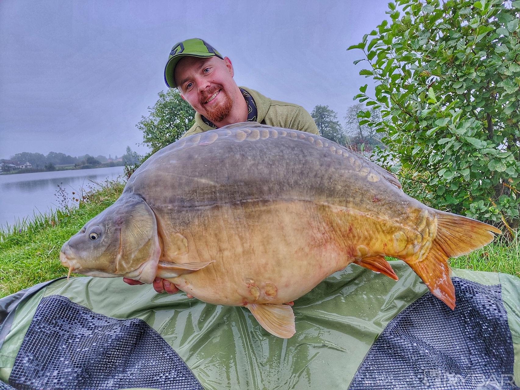 Náš najväčší úlovok na Uroczysku pod krycím názvom kaprový balón – 22 kg plných šťastia.