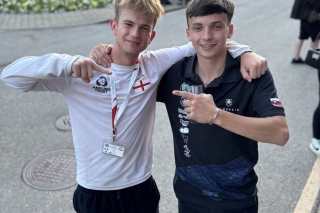 Nový kamarát z Anglicka Lucas Orton, s ktorým som si vymenil dres a rybárske skúsenosti.