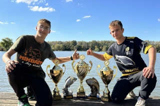 Víťazstvo na súťaži SCC-SBS Carpfan Cup na jazere Rober Tó Demecser, kde sme s mojím parťákom získali množstvo ocenení.